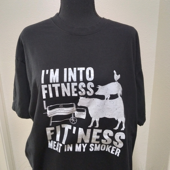 SKYLAND Men' Black FIT'NESS MEAT IN MY SMOKER Graphic Tee- 2XL - Picture 1 of 9